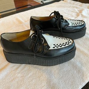 Men’s retro Rock n Roll shoes.